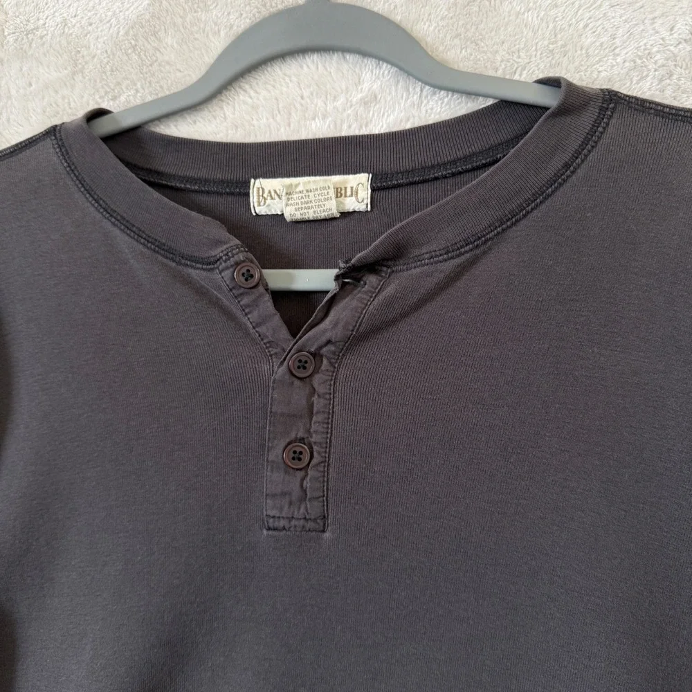 Banana Republic Mens XL Charcoal Henley Shirt Long Sleeve Faded Wash 100% Cotton